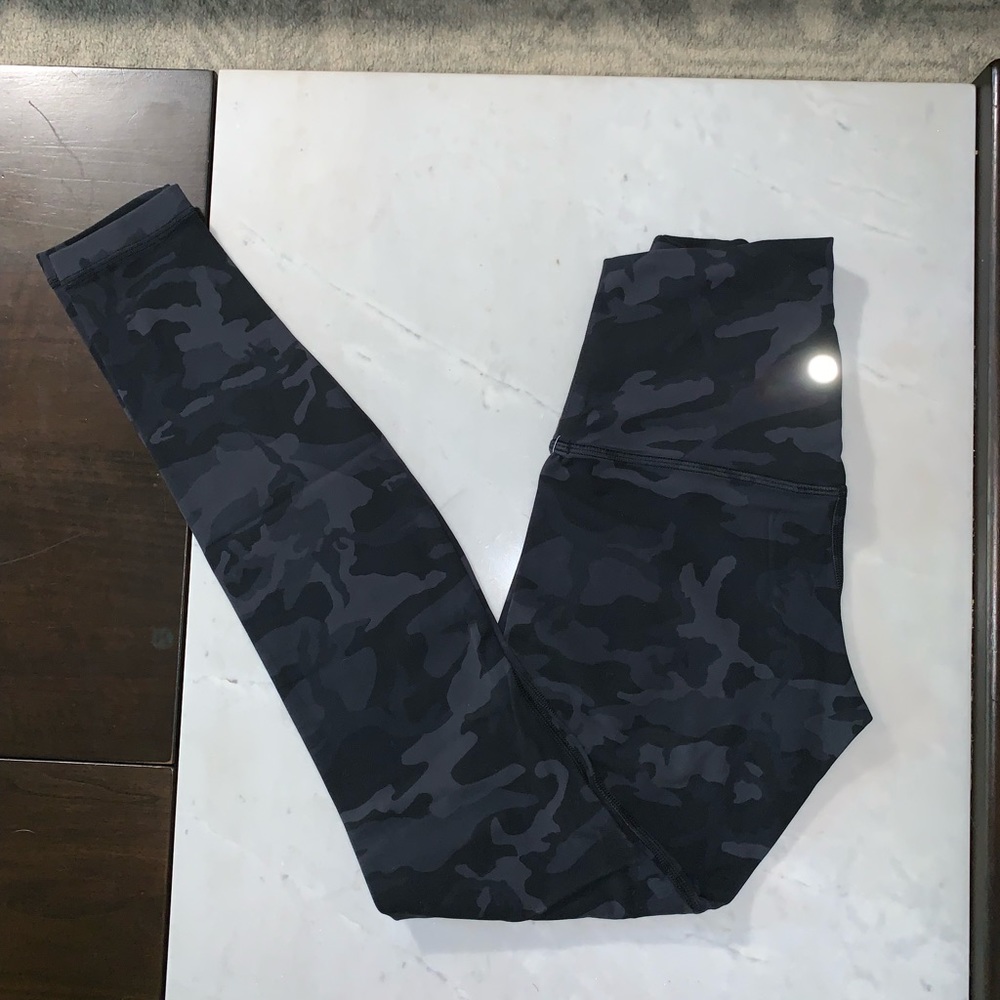 BLACK CAMO LULULEMON ALIGNS